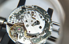 萧邦表带蝴蝶扣怎么扣